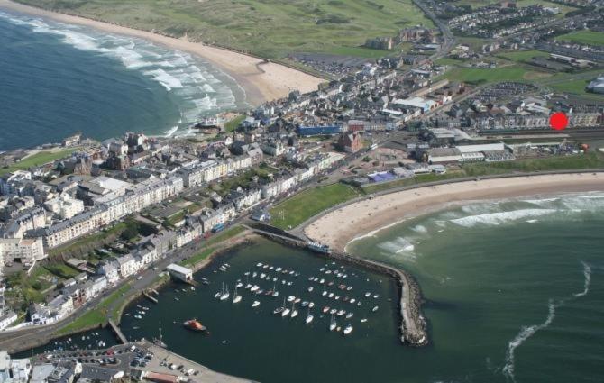 4 Golf Terrace - Portrush By The Sea Apartment Bagian luar foto